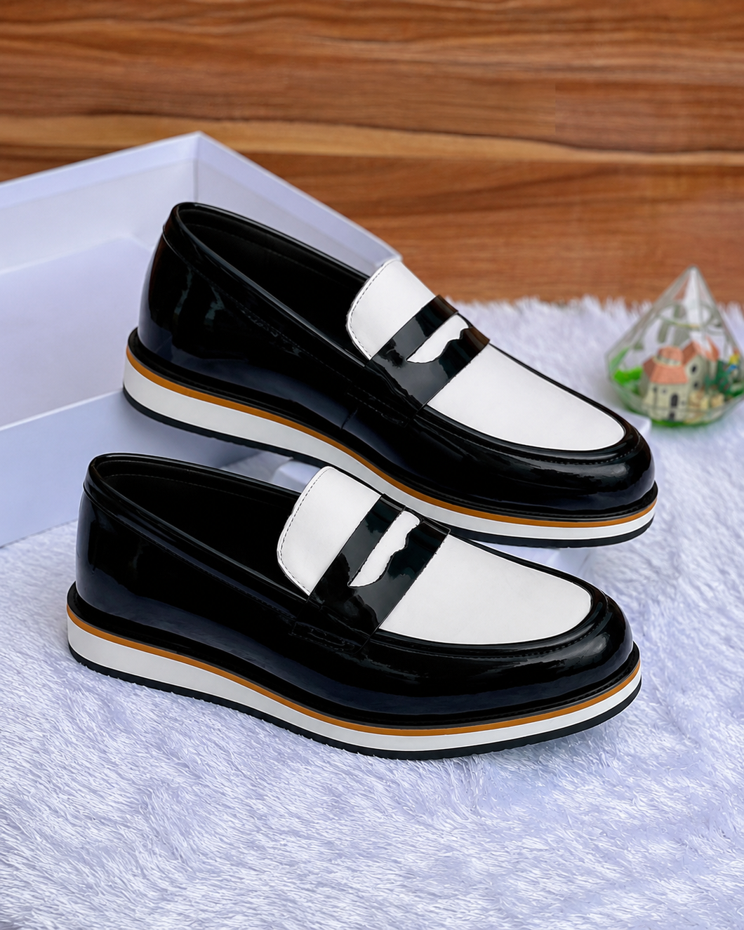 GOVERNORS BATMAN SNEAKER LOAFERS | BLACK AND WHITE