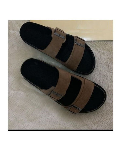 The perfect pair of slippers makes all the difference. Shop  @spinelleatherseries Price :17,000 ngn #madeinnigeria #lagos #naija…